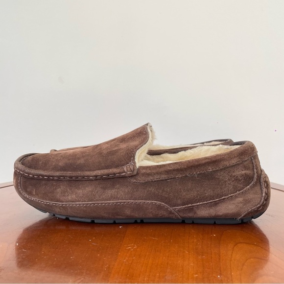 UGG Men’s Ascot Slip-On Insulated Loafer Slip On Shoes | US 10 - Picture 1 of 8